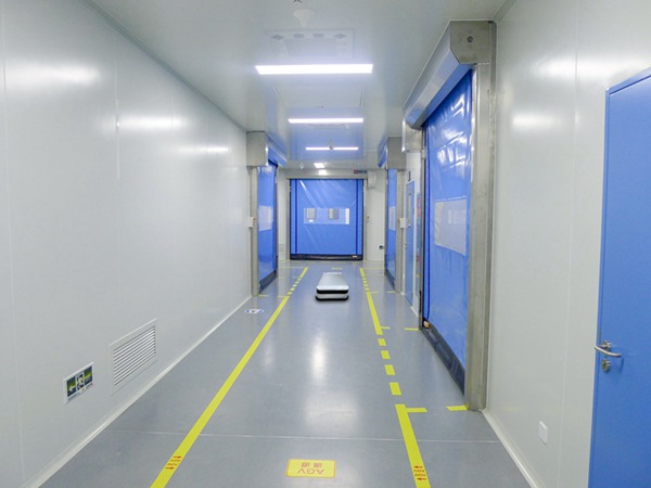 無錫凈化車間防撞復(fù)位拉鏈快速卷簾門插圖